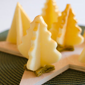 Árbol de navidad de queso manchego semicurado D.O.P. Las Terceras con pan de verduras