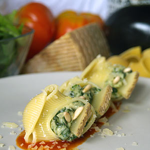Caracolas rellenas de Queso Manchego D.O.P. Las Terceras y espinacas