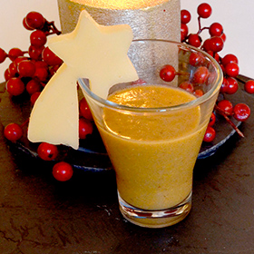 Chupitos de crema de rebozuelo con estrellas de queso Manchego D.O.P. semicurado artesano