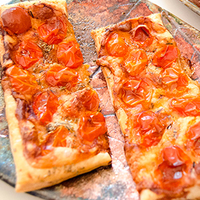 Hojaldre de queso manchego semicurado D.O.P. Las Terceras y tomates cherry