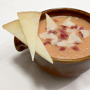 Salmorejo Cordobés Con Virutas De Jamón Ibérico Y Queso Manchego