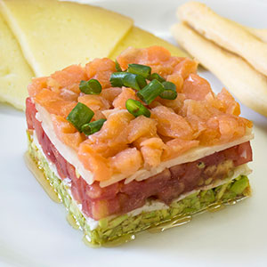 Tartar de Salmón, aguacate y Queso Manchego Las Terceras