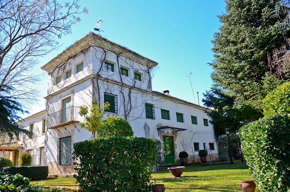 Nuestro edificio principal, donde elaboramos nuestros quesos