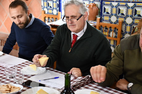 Tasting and pairing with expert cheese makers