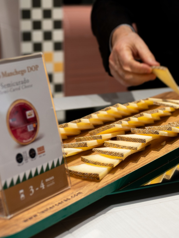 Come and see desgustando nuestro queso manchego DOP