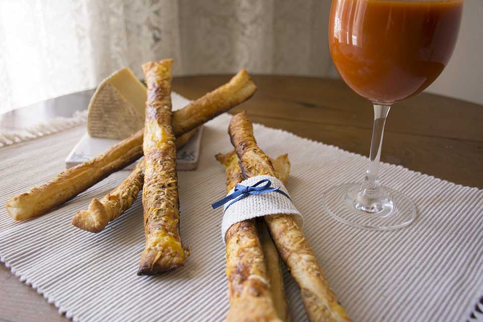 Palitos de hojaldre y queso manchego curado Las Terceras D.O.P.