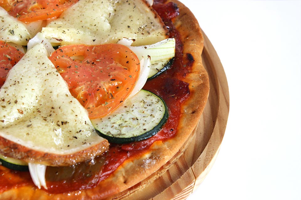 Pizza de hortalizas de la huerta y Queso Manchego Las Terceras