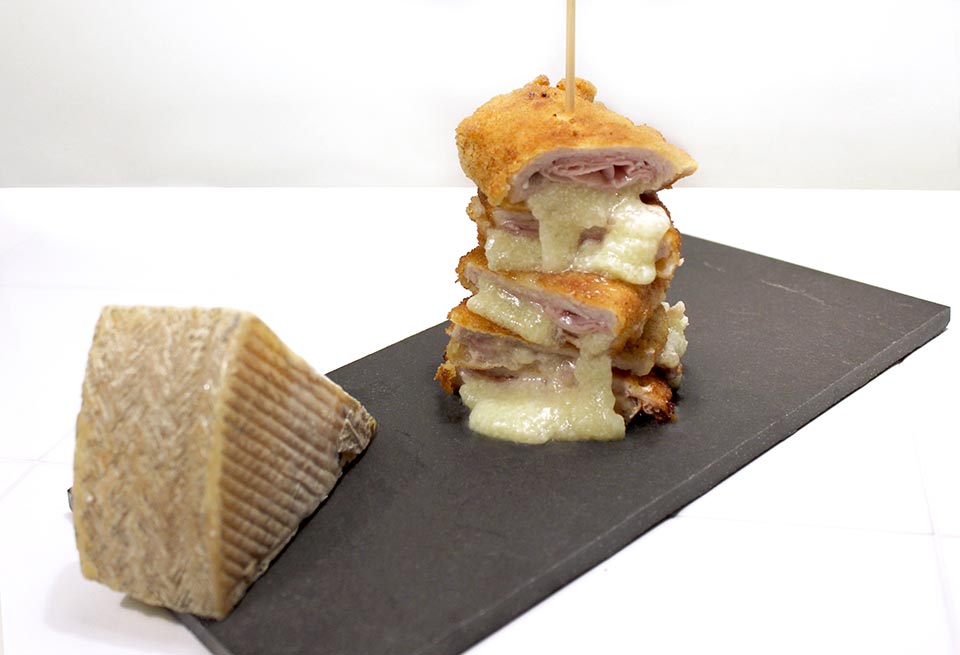 Torre de lomo relleno de jamón de york y Queso Manchego D.O.P. Las Terceras