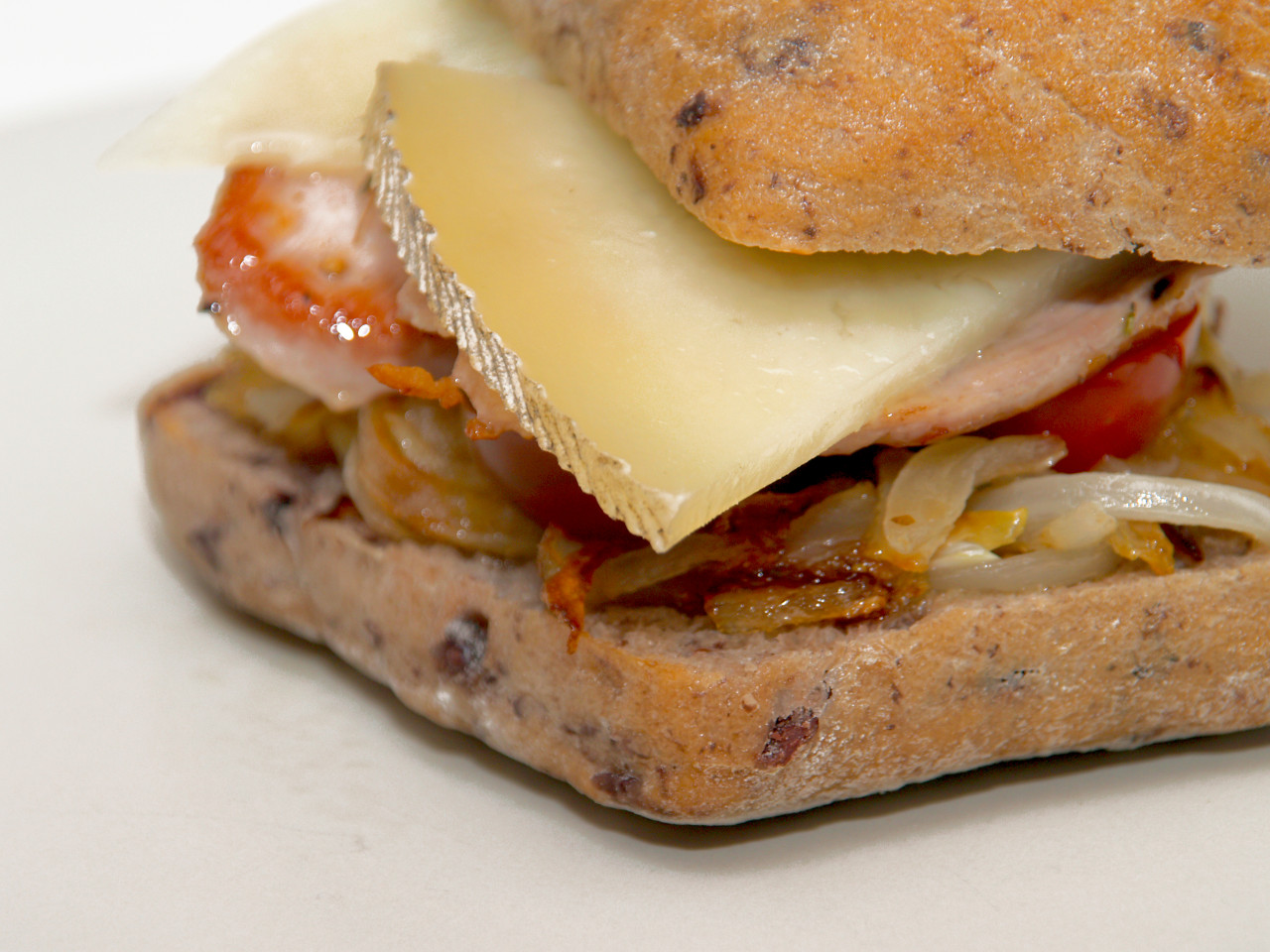 Bocadillo de secreto de cerdo con queso manchego artesano Las Terceras