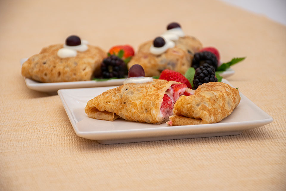 Crepes rellenas de Queso Manchego Semicurado Las Terceras D.O.P. y frutos del bosque