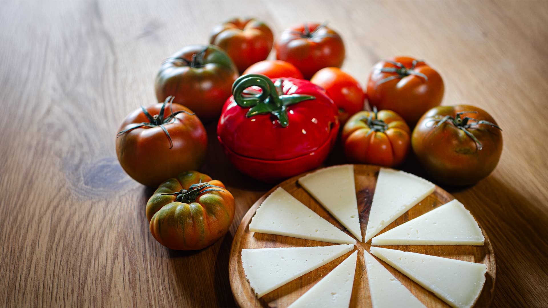 Queso manchego con tomates de temporada