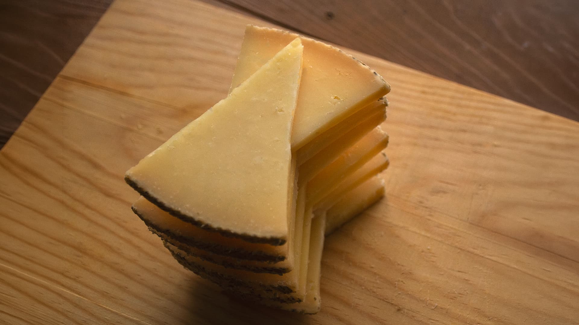 Manchego cheese in balance