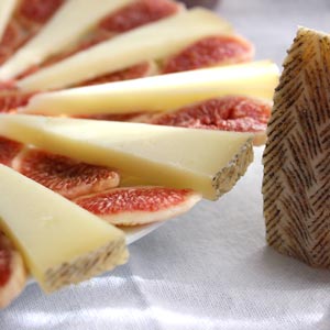 Carpaccio de higos de temporada y queso manchego semicurado Las Terceras D.O.P.