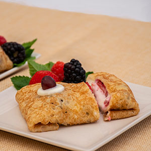 Crepes rellenas de Queso Manchego Semicurado Las Terceras D.O.P. y frutos del bosque