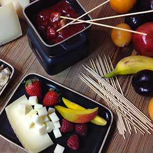 Fruit fondue with Las Terceras manchego Cheese