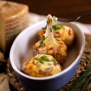 Patatas rellenas con bacon y queso manchego semicurado DOP Las Terceras