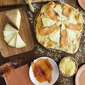 Pizza de Salmón y Queso manchego semicurado