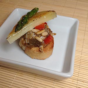 Queso manchego curado Las Terceras D.O.P. caramelizado con revuelto de berenjena y miel