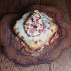 Sándwich de beicon, pera y queso manchego DOP Las Terceras