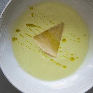 Sopa fría de calabacín con queso manchego semicurado Las Terceras D.O.P.