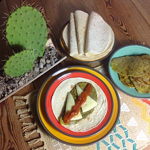 Tortillas de maiz con pencas de nopal asadas y queso manchego D.O.P. Las Terceras