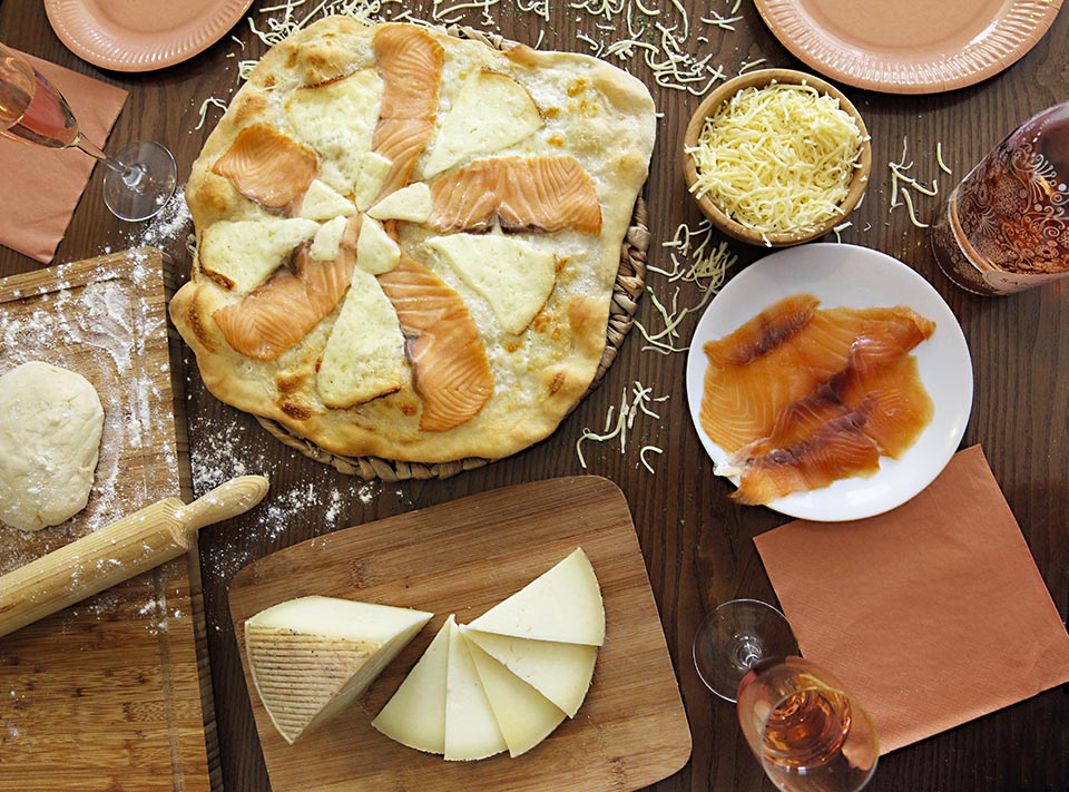 Pizza de Salmón y Queso manchego semicurado D.O.P. Las Terceras