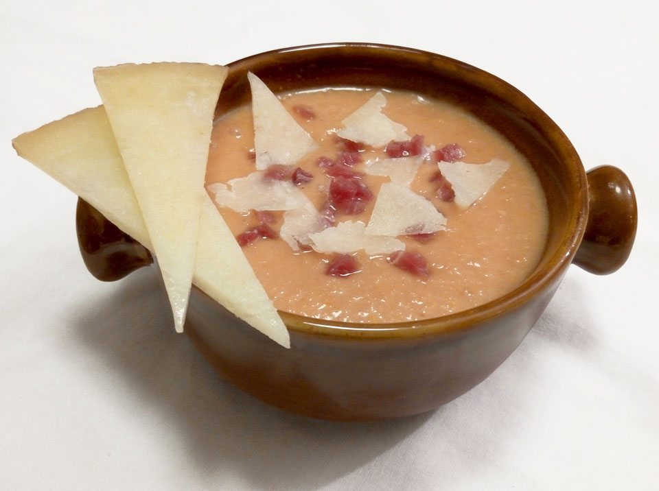 Salmorejo Cordobés Con Virutas De Jamón Ibérico Y Queso Manchego