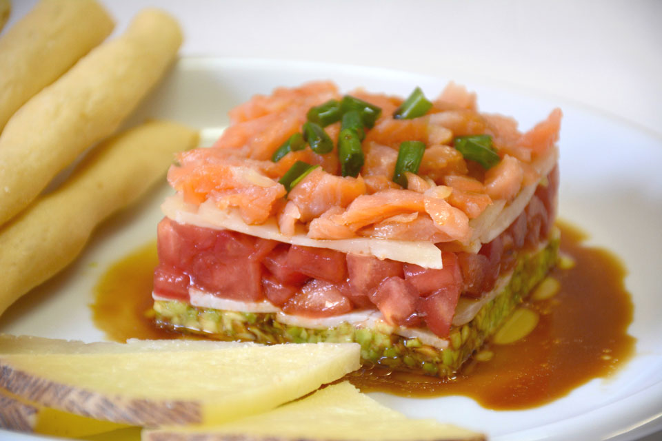 Tartar de Salmón, aguacate y Queso Manchego Las Terceras