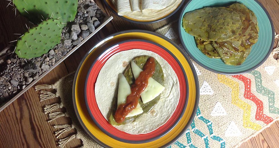 Tortillas de maíz con pencas de nopal asadas y queso manchego D.O.P. Las Terceras