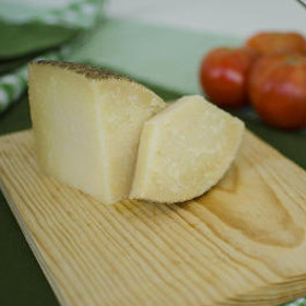 Impurities on the artisan Manchego cheese