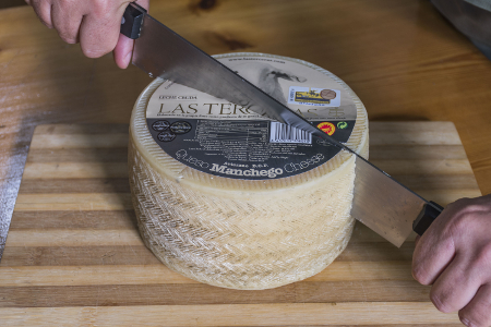 Corte de nuestro queso manchego